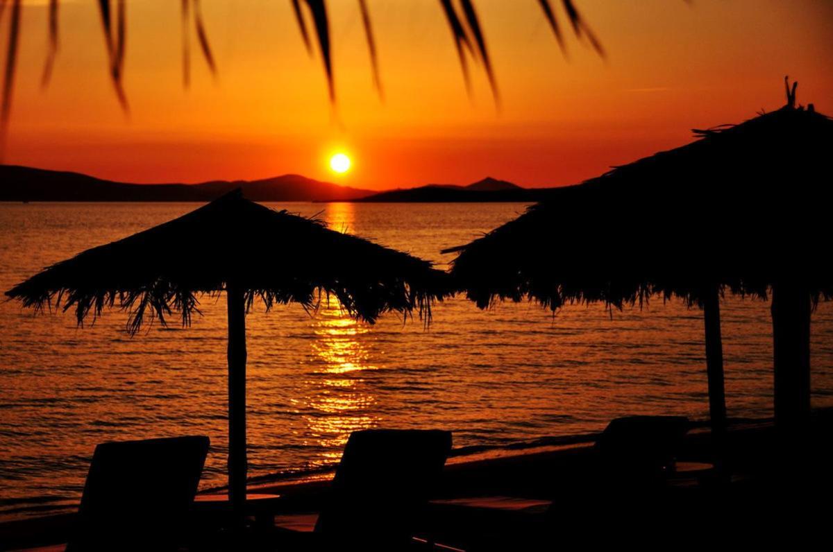 Sunday Luxury Suites Agia Anna  Dış mekan fotoğraf