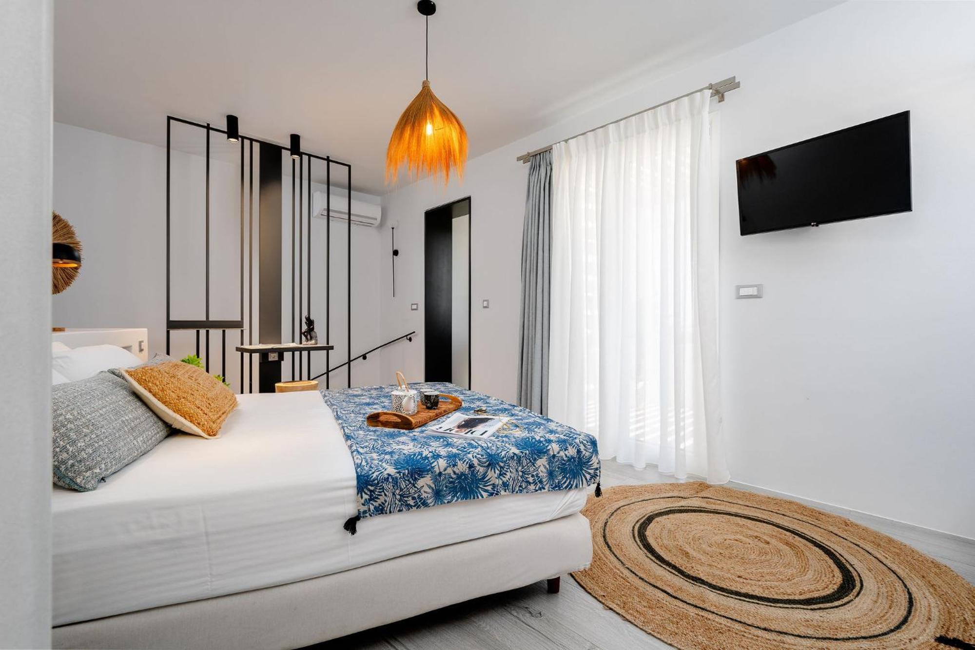 Sunday Luxury Suites Agia Anna  Dış mekan fotoğraf