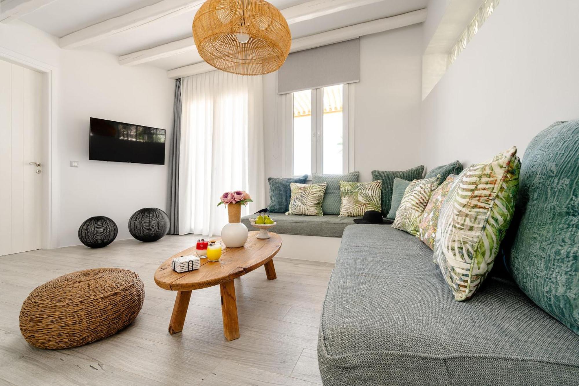 Sunday Luxury Suites Agia Anna  Dış mekan fotoğraf