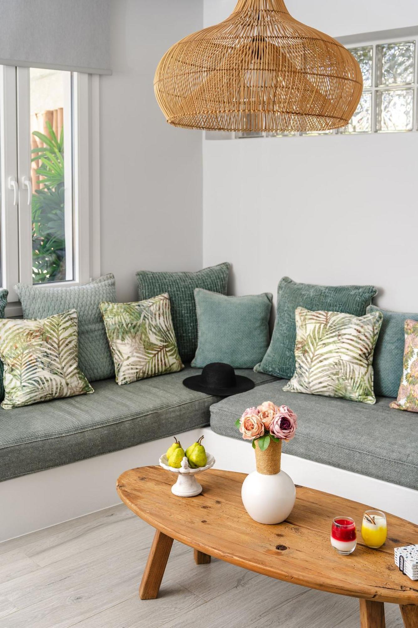 Sunday Luxury Suites Agia Anna  Dış mekan fotoğraf